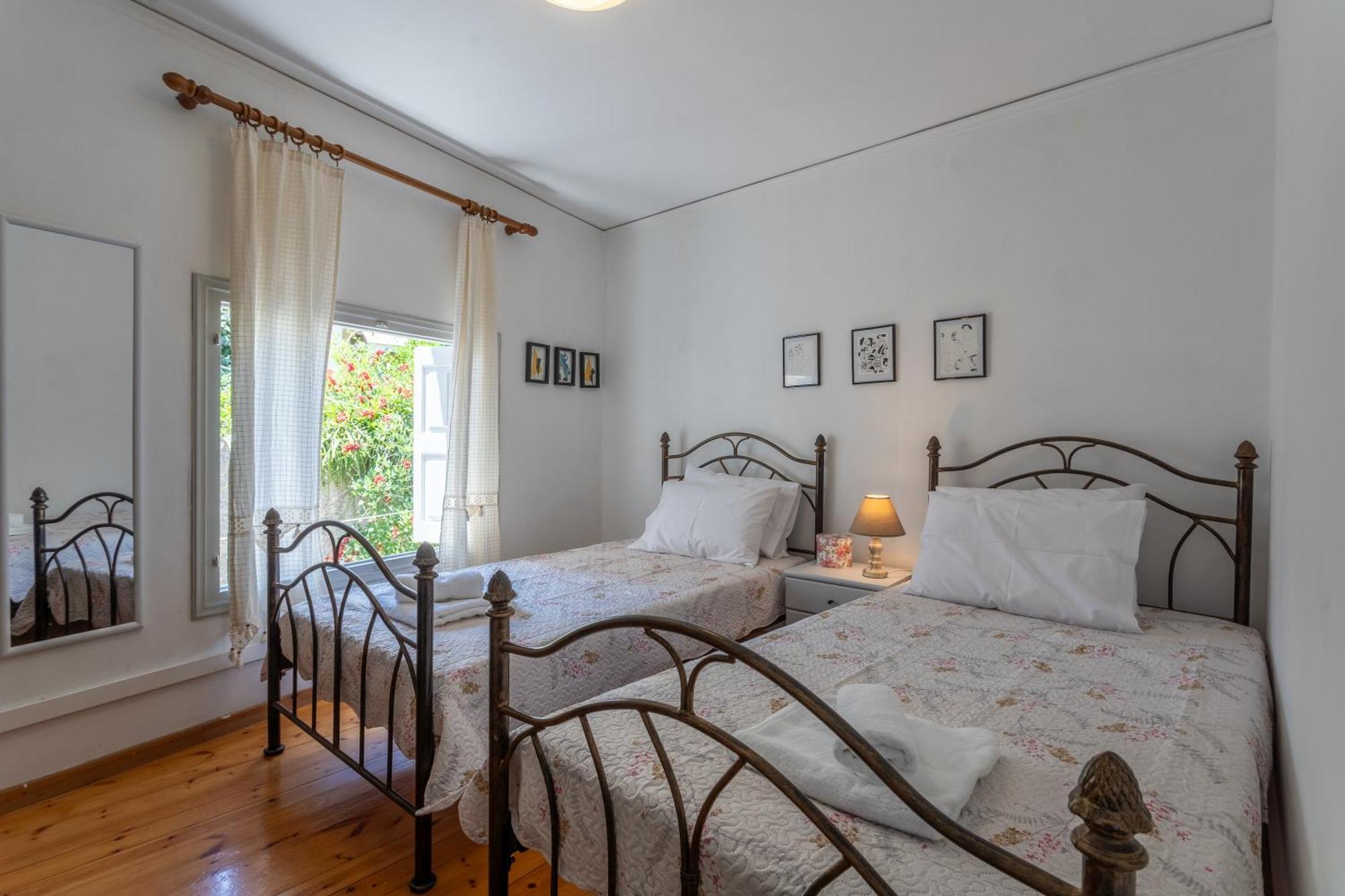 Spacious Home With Yard, Mytilene Lesvos מראה חיצוני תמונה