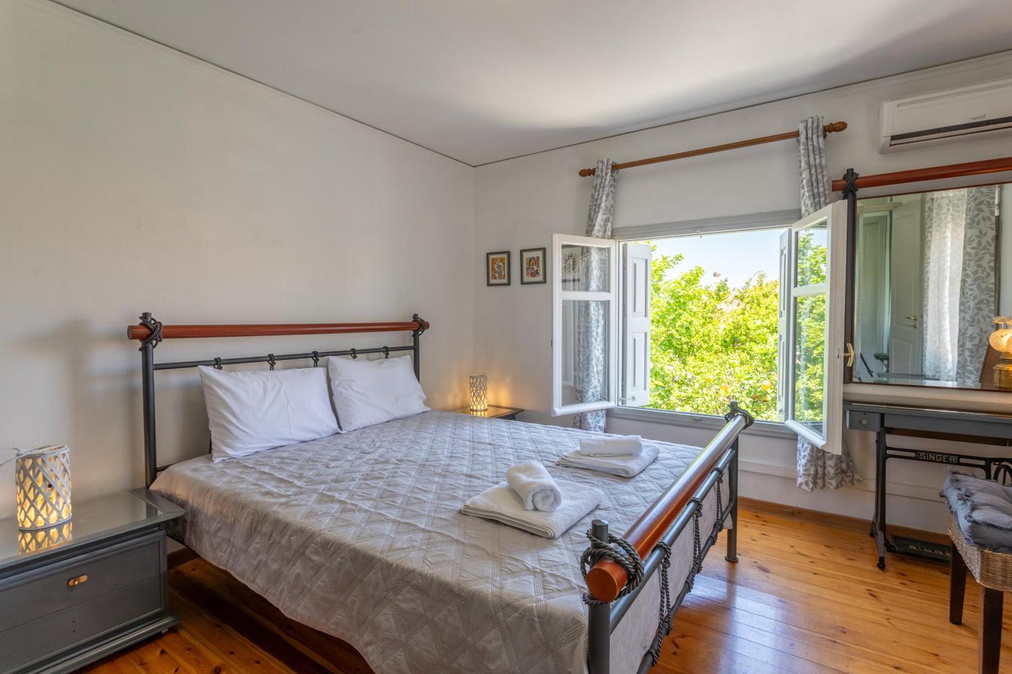 Spacious Home With Yard, Mytilene Lesvos מראה חיצוני תמונה